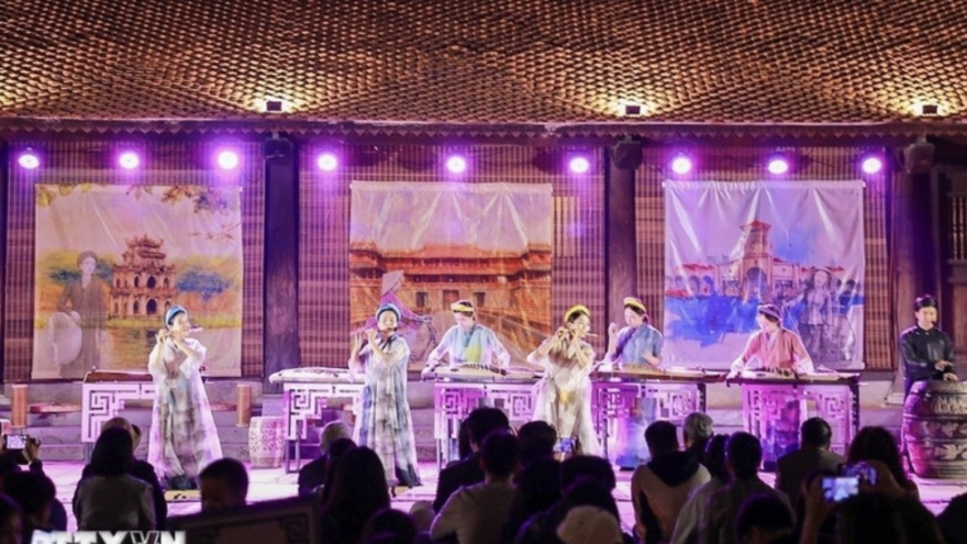 Night tour at Temple of Literature offers fresh cultural experience